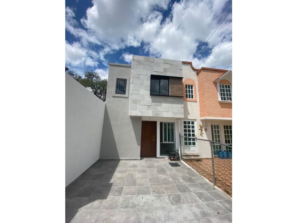 CASA EN VENTA JARDINES DEL BOSQUE — foto 1