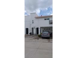 VENTA HERMOSA CASA EN CEDROS RESIDENCIAL