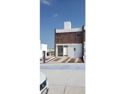 RENTA DE CASA NUEVA EN LUNARIA POR MUNDO A
