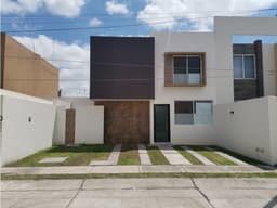 SE VENDE CASA EN VILLAS DE LA CANTERA