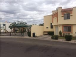 SE VENDE CASA EQUIPADA EN MARSELLA RESIDENCIAL