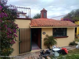 VENTA. Casa amueblada de 2 pisos, en Balcones de Tequisquiapan