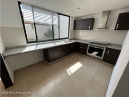 Casa en renta en Zibata con bonito jardin IG