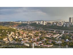 Casa con cuarto de TV y jacuzzi. Lomas del Marqués, VENTA
