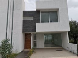 VENTA - El Mirador. Casa con sala de TV y roof garden