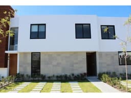 VENTA, casa de 3 recámaras con cocina abierta. Zákia