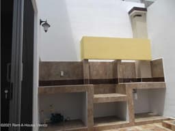 VENTA de casa con bodega y jardín - El Mirador