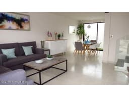 VENTA - Casa con terraza y asador, en San Isidro Juriquilla