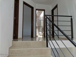 RENTA, casa con estudio en planta baja. En El Mirador