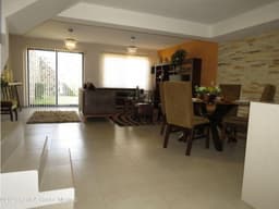 QH4 Casa en renta en ZIbata de 3 recamaras con excelentes amenidades