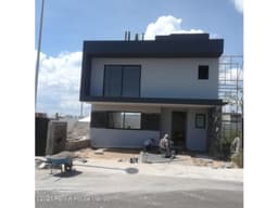 AIR 22-861 Casa en Venta. Zona Zakia. Con amplio Roof Garden