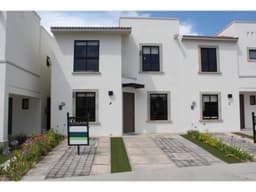 Zakia casa sin equipamiento en VENTA con amplio jardín interior! RAH