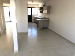 El Marques amplia casa equipada en VENTA dentro de privada! RAHQRO