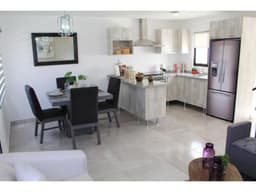 Zakia casa en VENTA de 3 recamaras y cerca de comercios QH
