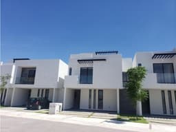 QH5 Casa Con Roof Family en Clúster con Alberca Querétaro