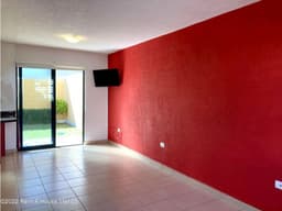Casa de 2 recámaras, en Rincones del Marqués. VENTA
