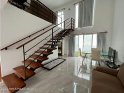 Qh1 Casa de 2 recámaras (1 en planta baja) en venta en El Condado!