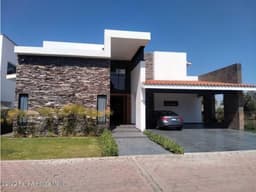 Se vende hermosa y amplia casa en san gil de 5 recamaras