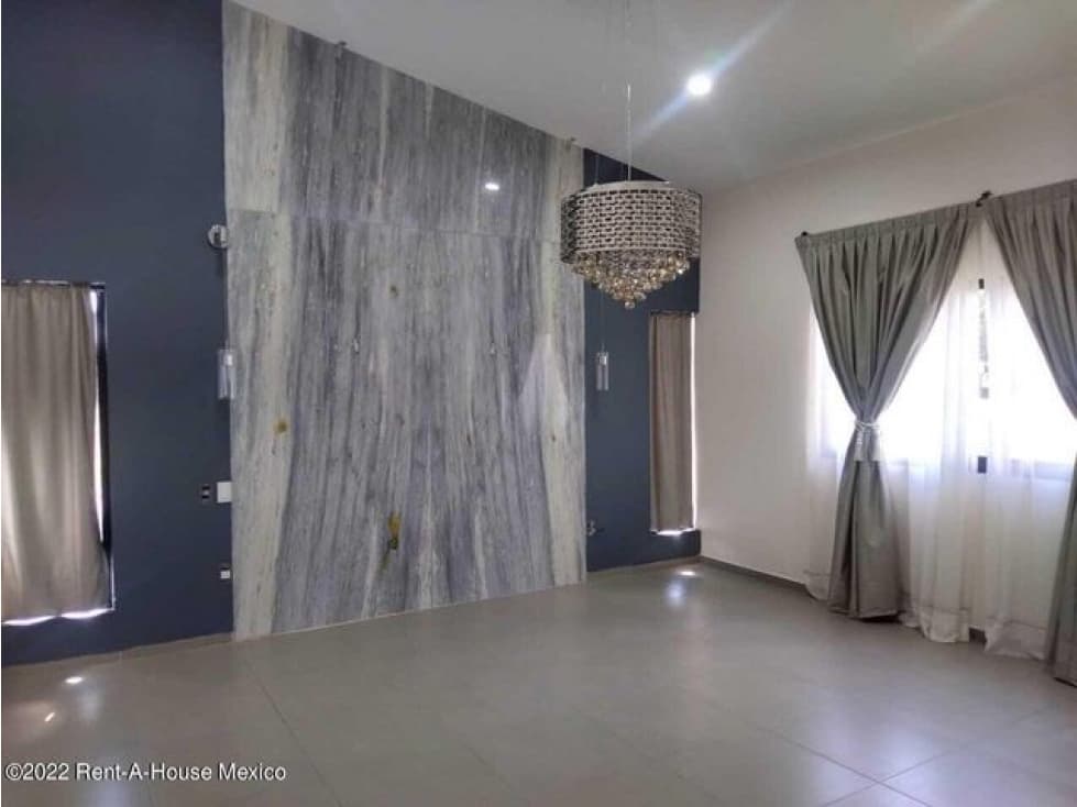 San Gil, VENTA. Casa de 2 niveles con amplio jardín — foto 2