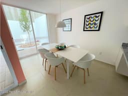 CASA EN VENTA DENTRO DE ZIBATA QUERETARO GRC22-3747