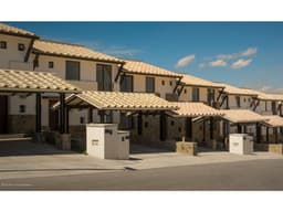 Linda casa en privada exclusiva en zibata vistas al campo de Golf. MLA