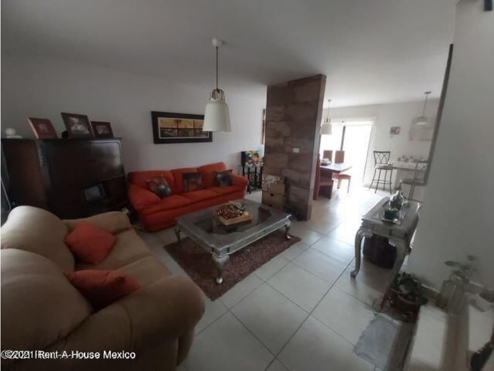 El Mirador, casa de 2 niveles con pasillo de servicio. VENTA — foto 2