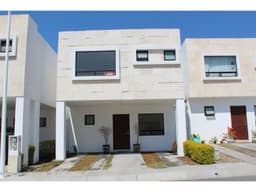 CASA EN VENTA 3 HABITACIONES EN EL REFUGIO. QH22-4339#