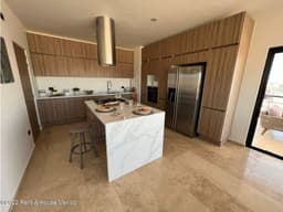 VENTA, El Mirador. Departamento en planta baja con sala de TV
