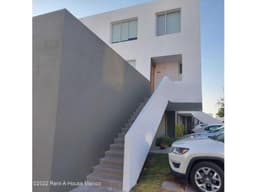 Qh1 Departamento de 2 niveles y 2 recamaras en venta en El Mirador!