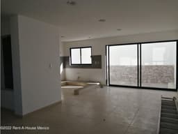 Qh1 Casa de 3 recamaras + estudio en venta en El Condado!