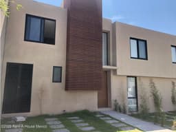 Casa en Renta a estrenar en Zakia con amenidades