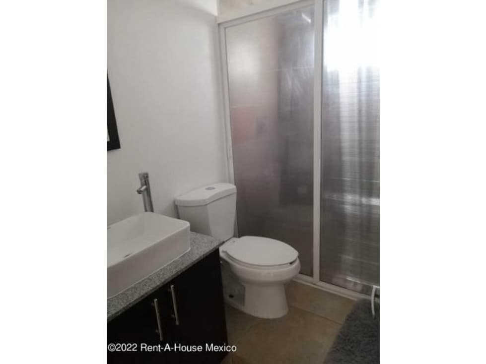 Casa con cuarto de TV y jacuzzi. Lomas del Marqués, VENTA — foto 2