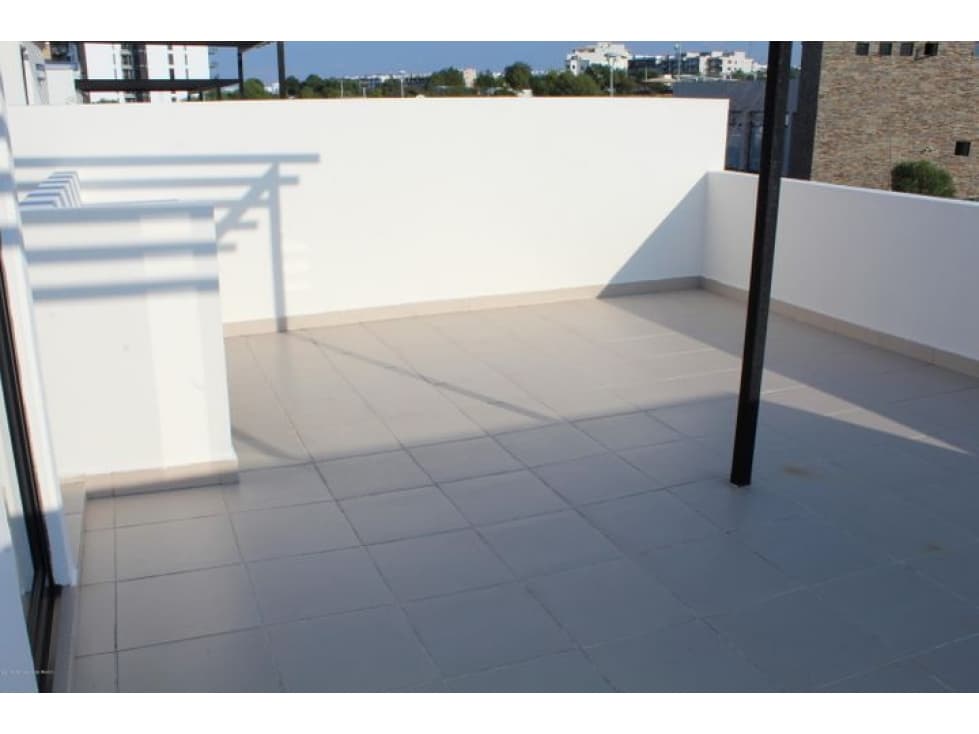 VENTA. Casa con bar propio y roof garden - Zibatá — foto 2