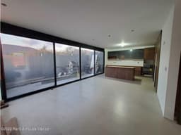 Altozano casa en PREVENTA dentro de fraccionamiento de 220 mts2 QH923