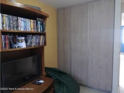 Tres Cantos. VENTA de casa en esquina, con estudio
