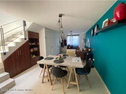 VENTA de casa con recámara en planta baja, Tres Cantos