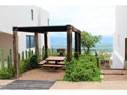 Casa de 3 pisos con increible vista en Zibata