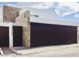 Casa en VENTA con excelentes acabados y mantenimiento "HERMOSA"