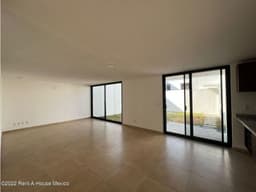 Casa con ludoteca y cuarto de TV - En Zibatá. RENTA