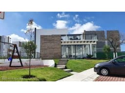 Departamento en renta en Zakia primer nivel. LERS