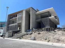 Zibatá casa única en VENTA de 7 recamaras MJP5362