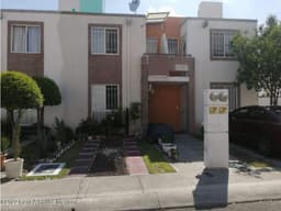 Casa en venta en ciudad del sol de 3 niveles con 2 recamaras 2 baños