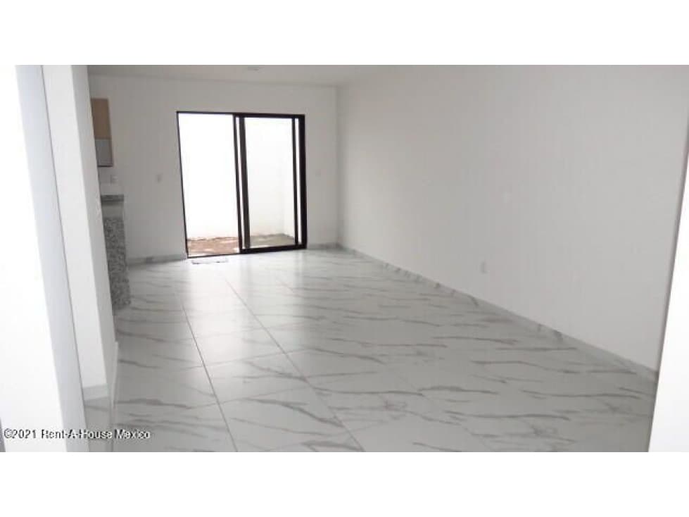 Capital Sur, casa a estrenar con jardín. Para VENTA — foto 2