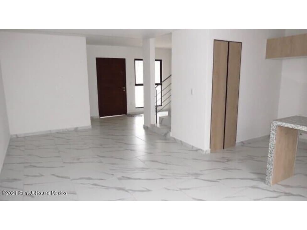 Casa totalmente equipada, de 2 plantas. VENTA, Capital Sur — foto 3