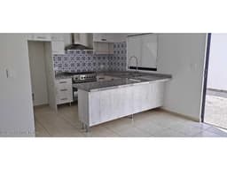 Zákia, RENTA. Casa equipada con patio trasero