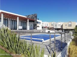 Zibatá. Casa en RENTA, con jardín y family room