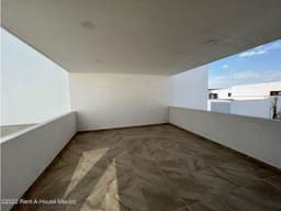 RENTA de casa con family room y terraza. En Zibatá