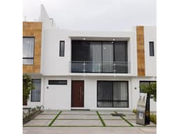 Zákia. RENTA casa de 3 recámaras, en condominio