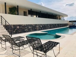 Zibatá - Casa de 3 recámaras con baños propios, en VENTA