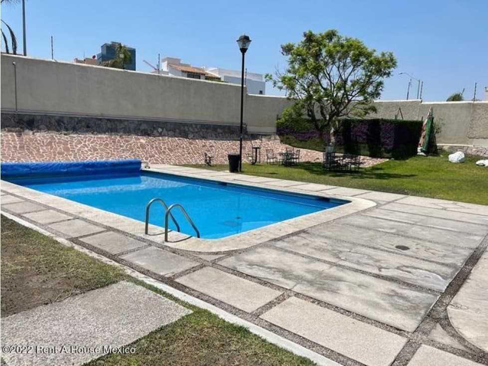 VENTA, Centro Sur. Casa con control de acceso y alberca — foto 1